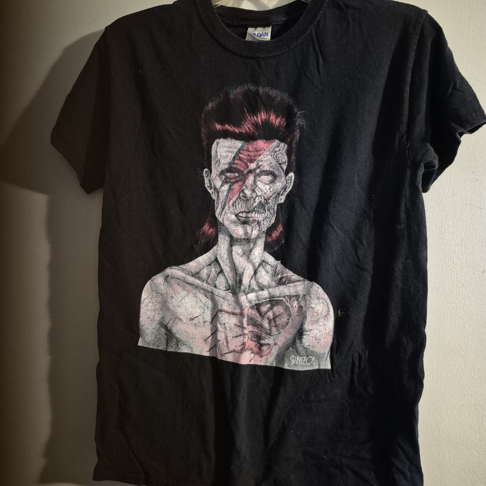 Gildan Black Graphic Tee with Artistic Design. David Bowie.